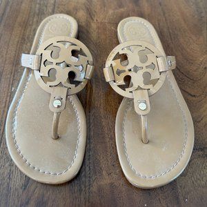Neutral patent leather sandals